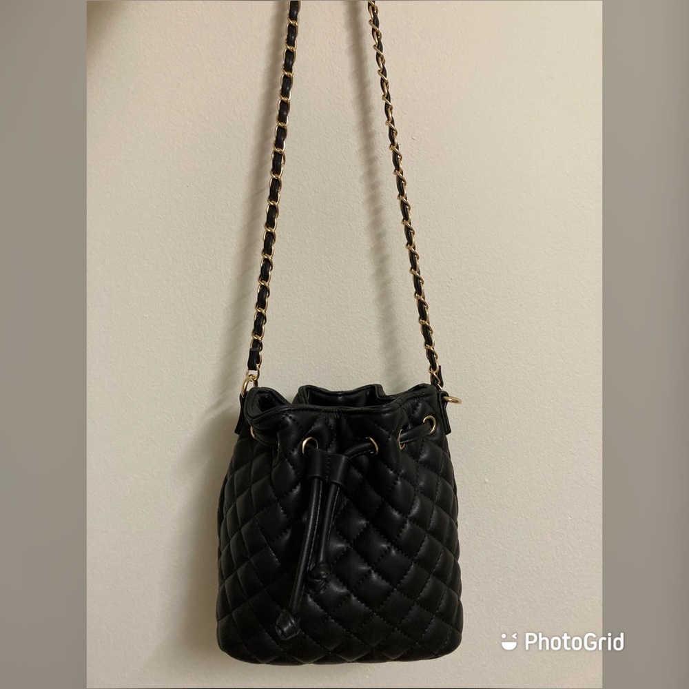 Small Gold Chain Bag - Picture 2 of 4